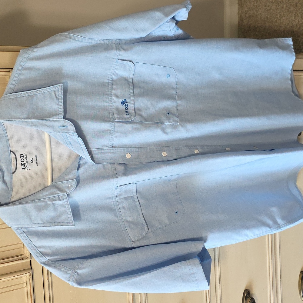 IZOD Men's Light Blue Casual Button Down Shirt